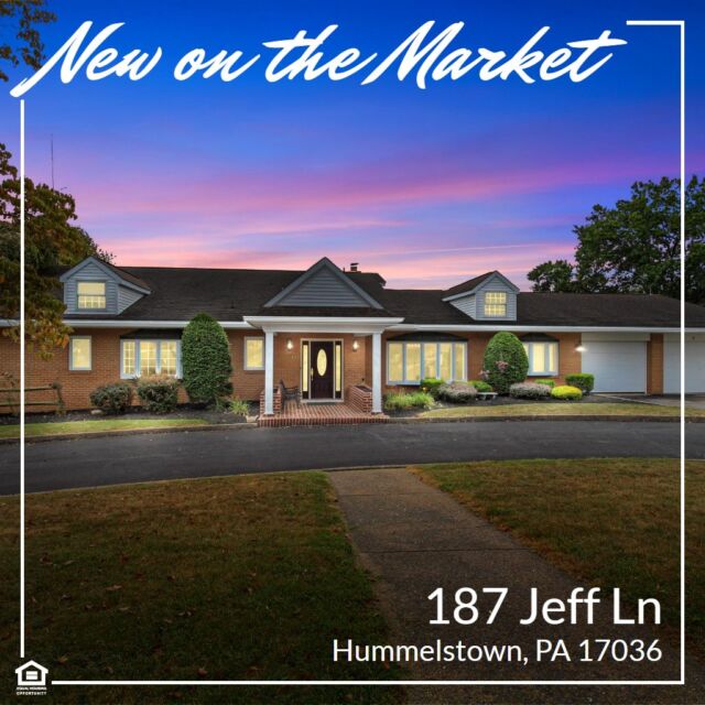 ꧁༺ 𝐍𝐞𝐰 𝐨𝐧 𝐭𝐡𝐞 𝐌𝐚𝐫𝐤𝐞𝐭 ༻꧂
📍 Hummelstown, PA 🔑 Joy Daniels Real Estate Group 
Easily book your next listing with us 
➡️➡️🖱https://bit.ly/3L4bkIX
📸 Jerry with REX Squad
🖥 realestateexposures.com
📞 717-747-3235
📧 Info@rexps.com

#RealEstateExposures  #HummelstownPA  #pennsylvania  #pennsylvaniarealestate  #homeforsale #realestatephotoediting #realestatephotoshoot #realestatephotographers #realestatephotos #openfloorplan #newonthemarket🏡