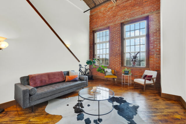 The industrial charm of exposed brick walls and large windows adds a distinctive and on-trend character to this condo 👉