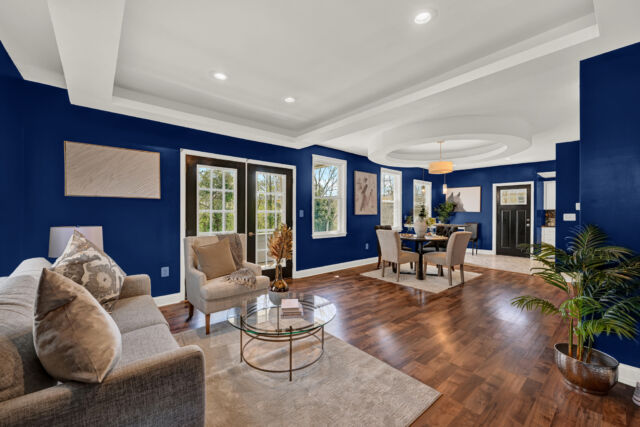 TODAY'S ✨SPOTLIGHT LISTING
📍 3801 Ridgewood Ave
🔑 Henry Velasquez
📸 Randy with REX Squad

Loving the bold colors and open spaces in this beautiful, fully renovated single home nested in a beautiful corner lot!