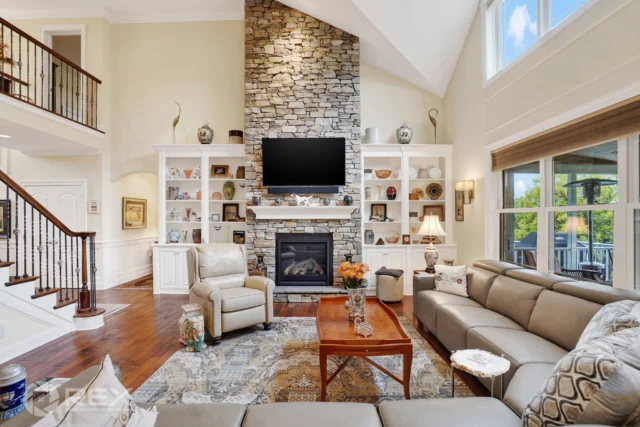 Every inch of this remarkable custom 4 bedroom, 2.5 bath home exudes thoughtful design, quality craftsmanship, and pride of ownership.

📍 19 Marina Dr
🔑 Isabel Warrell
📸 Eric with REX Squad
🖥 realestateexposures.com

#dreamhome #luxurylifestyle #ForSaleProperties