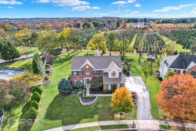 🔥 Welcome to this brick colonial home, located in The Estates at Providence Reserve! Set on a premium lot, it backs directly to Arader Farm and is across the street from walking trails leading to the Anderson Farm Park. This gorgeous Prescott Model with open floor plan features a soaring two story family room, gas fireplace and floor to ceiling windows with custom window treatments, allowing for lots of natural sunlight. 

📍 11 Paperbirch Drive
🔑 Maria Hadfield
📸 Kingston with REX Squad
🖥 realestateexposures.com
#collegevillepa  #pending  #realestateexposures