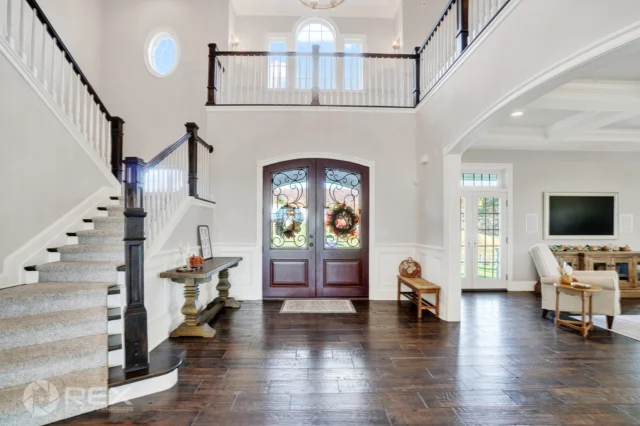 🔥 This stunning estate sits on 2.25 private acres and offers 6,600 square feet of thoughtfully designed living space. The home blends elegant architecture with modern conveniences, creating a warm, inviting environment with impressive attention to detail. The main level is defined by its 10-foot ceilings, wide corridors, and beautiful hardwood flooring. The gazebo offers a full outdoor kitchen, gas fireplace, and generous bar seating—perfect for hosting gatherings of any size. The saltwater gunite pool with beach entry and water features takes center stage!

📍 12 Sagecrest Circle
📸 Eric with REX Squad
🖥 realestateexposures.com

#multimilliondollarlisting #luxuryhome #realestateexposures📷  #realestatephotographer