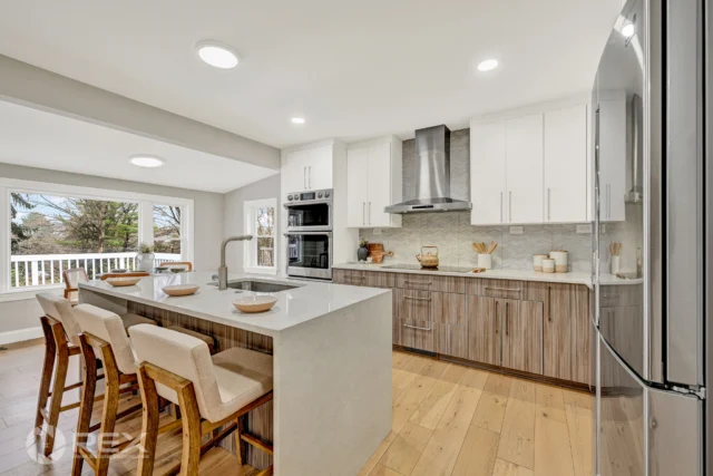 This recently renovated stone rancher effortlessly combines timeless elegance with modern functionality,...4 lovely bedrooms, each with its own beautifully updated en-suite bath, a rare and luxurious feature in a home of this style. Quartz countertops, a generous Quartz Island with seating, and a stone backsplash! A true beauty.

📍  550 Hampton Ln
🔑  Justine Mangione 
📸  Randy with REX Squad
🖥  realestateexposures.com

#realestateforsale #homeforsale #towsonmaryland  #realestateexposures📷