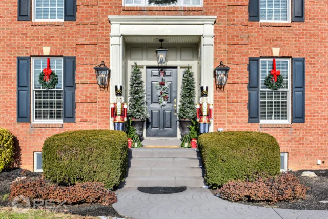 🎄✨ Pending Sale — Someone Got a Beautiful Christmas Gift! ✨🎄

Step inside and feel the WOW factor! Gorgeous hickory hardwood floors flow throughout the entire main level, complemented by a chef’s kitchen, finished basement, and a private backyard oasis with an in-ground pool—perfect for entertaining year-round. 🏡🎉

Congratulations to all involved!

📍 1803 Silver Pine Ciicle
🔑 Joy Daniels
📸 Kris with REX Squad
🖥 realestateexposures.com

#PendingSale #JustPending #DreamHome #ChristmasGift #EntertainersDream #LuxuryLiving