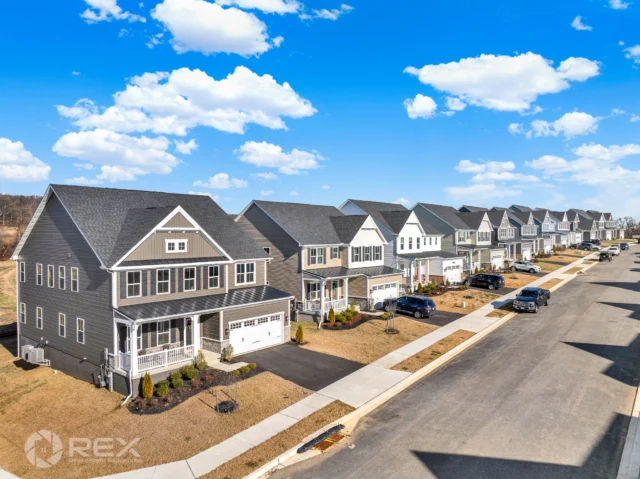 ✈️ Higher views. Better angles. Bigger impact 👀 

Aerial photography gives buyers the full scope—property lines, neighborhood, and those can’t-miss views. Proof that sometimes, elevation is everything.

📍 Havre de Grace
🔑  Ryan Homes
📸 Tim with REX Squad
🖥 realestateexposures.com

#RealEstateExposures #aerialphotography #dronephotography