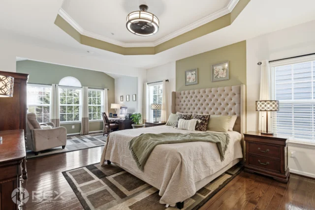 📍 316 Gallant Fox Dr
🔑 @tealclisegroup 
📸 Kate with REX Squad
🖥 realestateexposures.com

Gorgeous luxury home in Bulle Rock, Havre de Grace, MD ✨ Featuring a grand foyer,  a stunning great room with a dramatic feature wall with gas fireplace & soaring cathedral ceilings . Enjoy a luxurious primary suite, private guest wing, and a massive finished lower level perfect for everyday living and entertaining.

#BulleRock #LuxuryHome #CathedralCeilings #DreamHome #HomeInspiration #RealEstatePhotography #FinishedBasement #LuxuryLiving