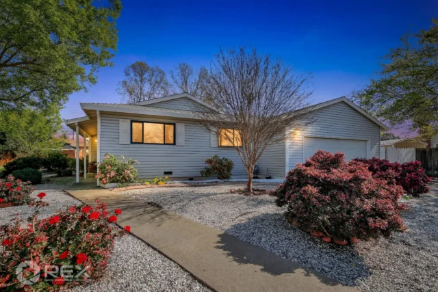 📍 10366 Theresa Ct
🔑 Kristy Hernandez
📸 Donald M. with REX Squad
🖥 realestateexposures.com

Sunny California! Tucked at the end of a quiet cul-de-sac, this home sits on a huge lot with mature fruit trees, garden space, and RV access. Enjoy the large screened-in sun porch—perfect for a game room or extra family space. 🌿🏡

#CulDeSacLiving #GardenOasis #LargeLot #OutdoorLiving #SunPorch #HomeHighlights #RealEstatePhotography #HomeForSale #californiarealestate