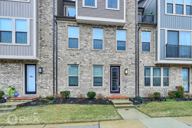 P E N D I N G 
🔥 🔥 🔥🔥 🔥 

📍 1729 Mill Branch Dr
🔑 John Wang
📸 Randy  with REX Squad
🖥 realestateexposures.com

Exquisite contemporary townhouse offering three levels of thoughtfully designed living space—blending modern elegance with everyday comfort. A true sanctuary to relax, unwind, and enjoy refined living. 🏡

#LaurelMD #TownhouseLiving #ModernElegance #ContemporaryHome #DreamHome #HomeInspiration #RealEstatePhotography