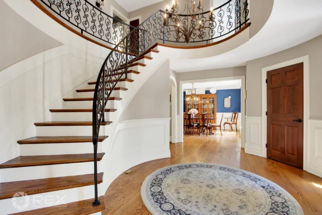 Lovely Georgian-style home with an open floor plan perfect for gatherings, plus a peaceful outdoor setting featuring a fire pit, stream, and small pond—ideal for relaxing with family and friends. ✨🏡
📍 2065 Youngs Rd
🔑 Ellen Brown
📸 Jerry with REX Squad
🖥 realestateexposures.com

#GeorgianHome #OpenConceptLiving #OutdoorLiving #FirePit #PondViews #HomeHighlights #RealEstatePhotography #pendingsale🏡