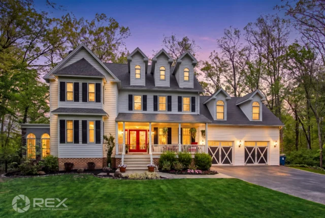 ✨ Designed for both everyday living and unforgettable entertaining, this stunning home features an open-concept layout, beautifully furnished interiors, and multiple levels of versatile living space. With dual primary suites, spacious bedrooms, a private upper-level retreat, and a finished lower level perfect for recreation and gatherings, this move-in-ready home offers luxury, comfort, and flexibility at every turn. 🏡

📍15 Lincoln Cove
🔑 Petula Millhimes Yingling
📸 Jerry with REX Squad

#LuxuryHome #OpenConceptLiving #MoveInReady #DreamHome #PrimarySuite #FinishedBasement #HomeHighlights #RealEstatePhotography #LuxuryLiving