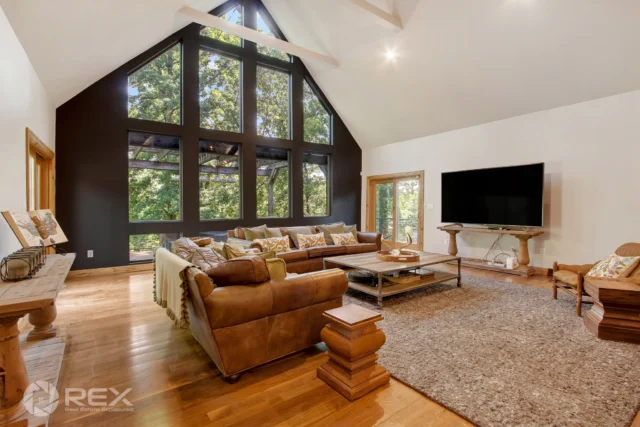 ✨ This extraordinary custom Craftsman ranch offers over 5,500 sq ft of luxury living with exceptional craftsmanship and timeless design. Soaring vaulted ceilings, exposed beams, dramatic floor-to-ceiling windows, and a stunning stone fireplace create a breathtaking space filled with natural light and peaceful woodland views. 🏡 

📍 1855 Westwood Rd
🔑  Ross Stanard
📸  Jerry with REX Squad
🖥  realestateexposures.com

#CraftsmanHome #LuxuryLiving #CustomHome #VaultedCeilings #StoneFireplace #DreamHome #RealEstatePhotography #LuxuryHome #PendingSale