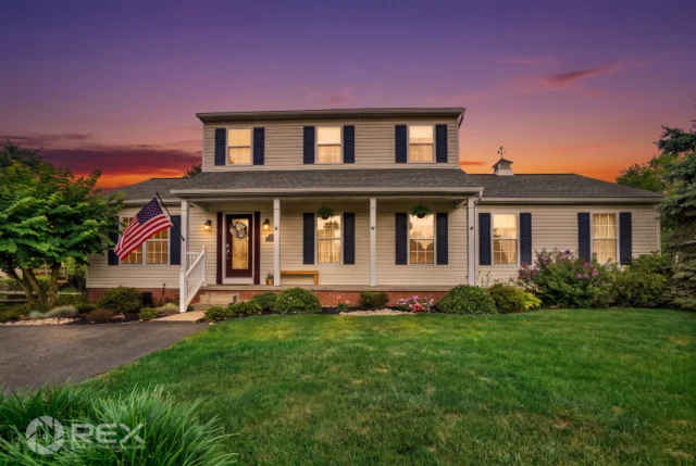 🎉 Pending in York, PA! This beautifully maintained one-owner Colonial offers the perfect blend of space, comfort, and backyard enjoyment. Featuring a first-floor primary suite, plenty of living space, a heated saltwater in-ground pool, and an incredible backyard retreat—with one of West York’s favorite parks just steps away! 🏡✨

📍 2404 Brookmar Dr
🔑  Mike Jones
📸  Eric with REX Squad

#Pending #YorkPA #WestYorkPA #BackyardOasis #SaltwaterPool #FirstFloorPrimary #ColonialHome #DreamHome #RealEstatePhotography