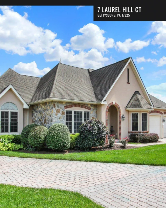 🏡 MORE THAN PHOTOS. MORE WAYS TO MARKET.

Take your listing marketing to the next level with our Marketing Kit! 🚀

✨ Customizable Flyers
📱 Social Media Reels
📖 Brochures
🎬 Slideshows
…and MORE!

You list it. We help you market it. 📸🔥
Featuring a sample of the 8 page brochure 

#RealEstateMarketing #RealtorTools #ListingMarketing #RealEstatePhotography #MarketingKit