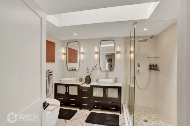 ✨ Newtown, PA | Luxury Living at Its Finest! 🏡

Experience refined elegance and peaceful privacy in this stunning Newtown residence, where thoughtful craftsmanship meets exceptional comfort. A true retreat for those who appreciate luxury and the finer things in life! 

📍 501 Washington Crossing Rd
🔑  Michael F Barrett | Coldwell Banker Hearthside
📸  Andrew G

#NewtownPA #LuxuryLiving #LuxuryHome #ElegantLiving #DreamHome #RealEstatePhotography #LuxuryRealEstate
